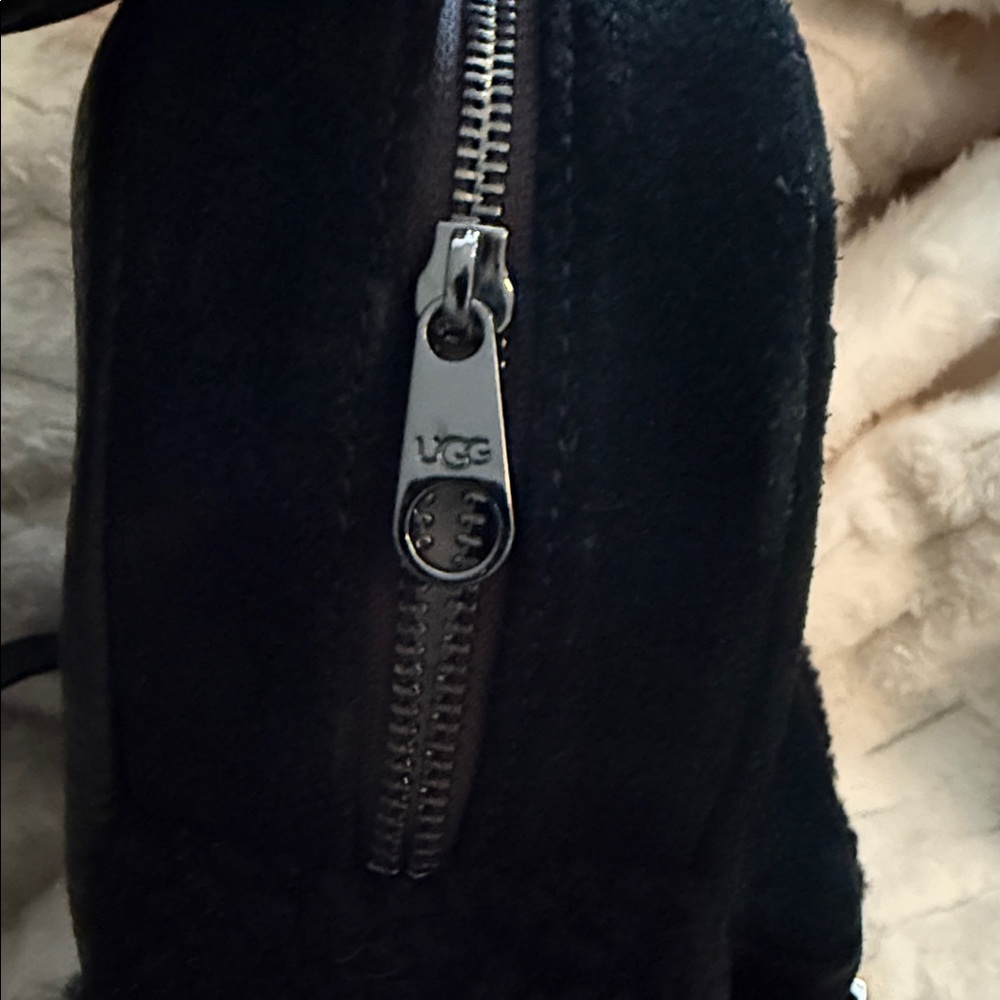UGG Black Shearling Women's Backpack with duster. - Picture 2 of 7